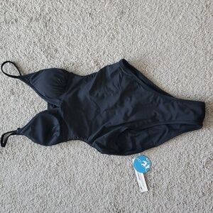 NWT cups he bathing suit